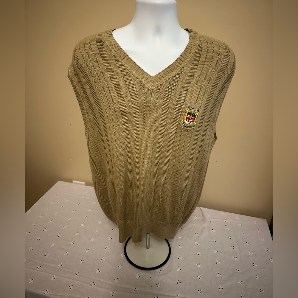 Killarney golf and fish club Sweater vest tan mens medium Never Worn.